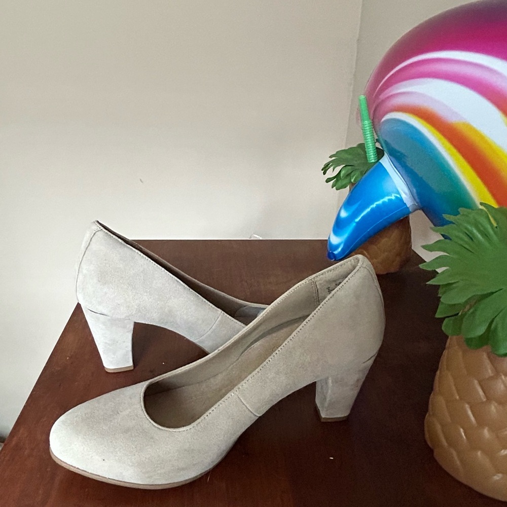 Light Cream Color High Heels Size 8M by Hush Puppies